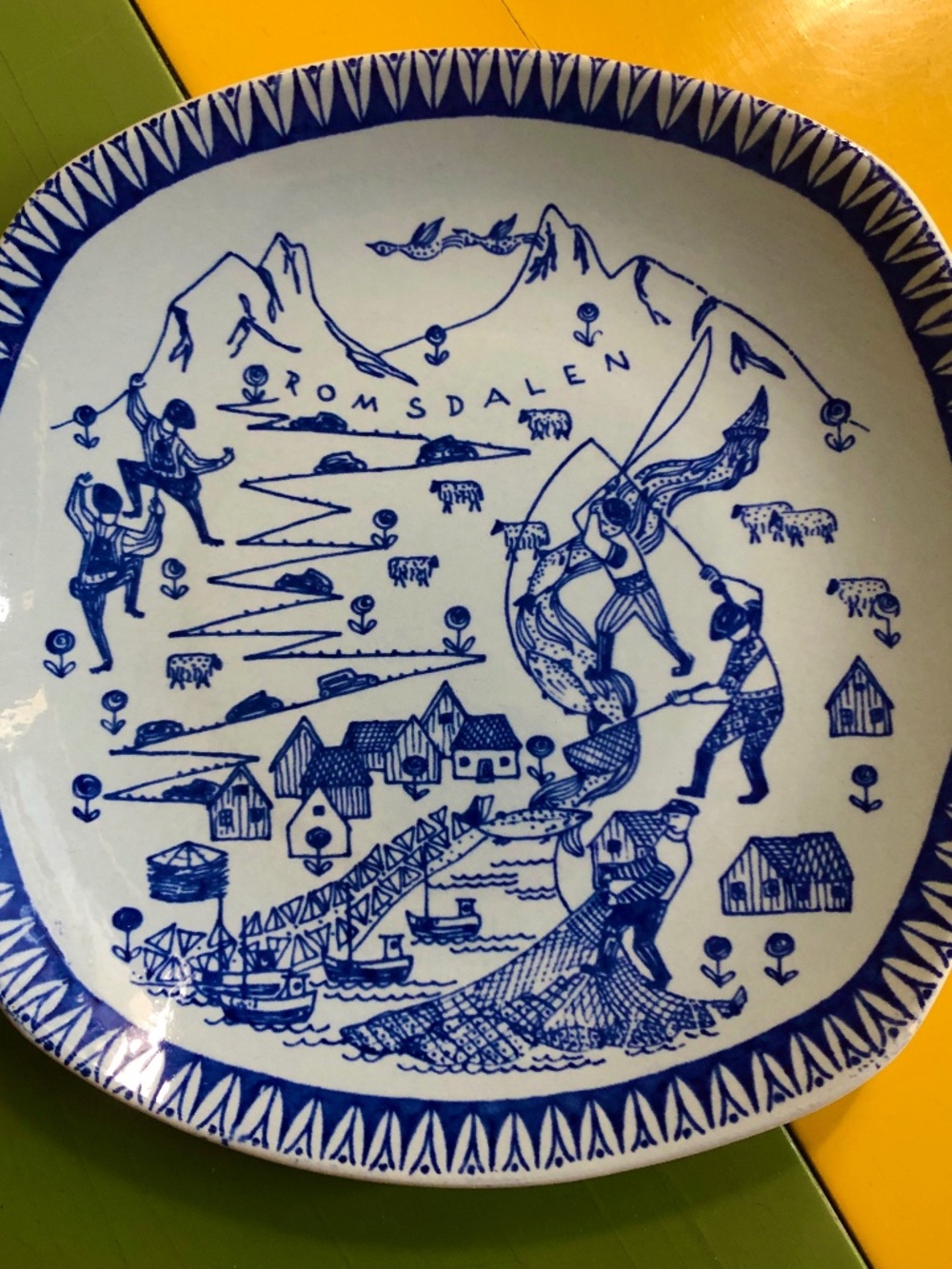 Charming Vintage 1960s Norwegian decorative wall plate made by Stavangerflint